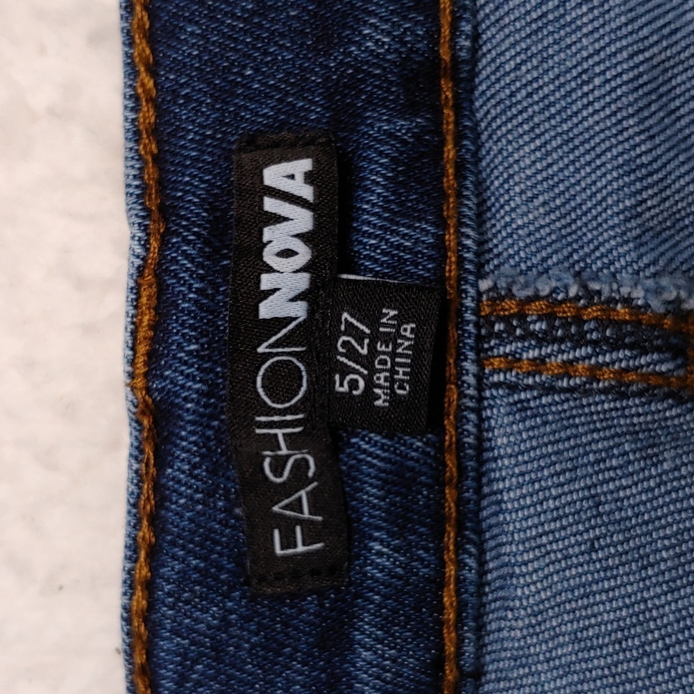 Fashion Nova Jean Shorts Size 5/27 Mid Rise - Picture 3 of 9